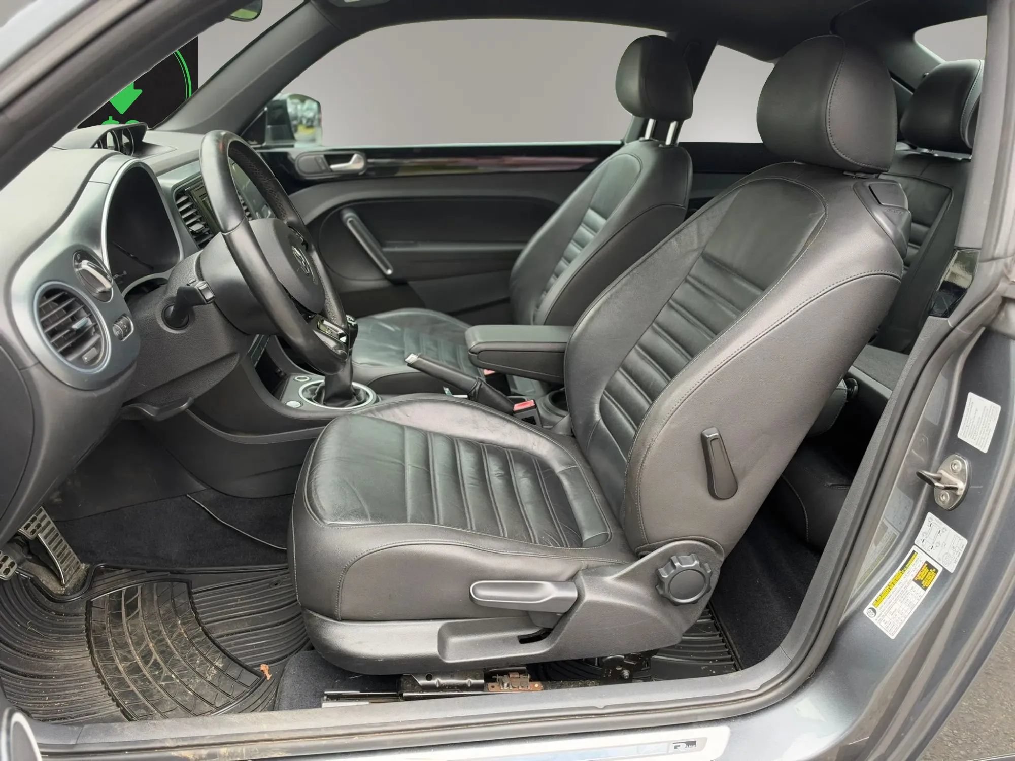 Used 2013 Volkswagen Beetle R-Line FWD image 12
