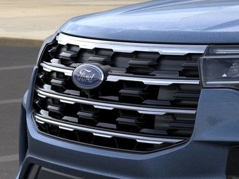 Used 2025 Ford Explorer Active w/ Active Comfort Package AWD/4WD image 17