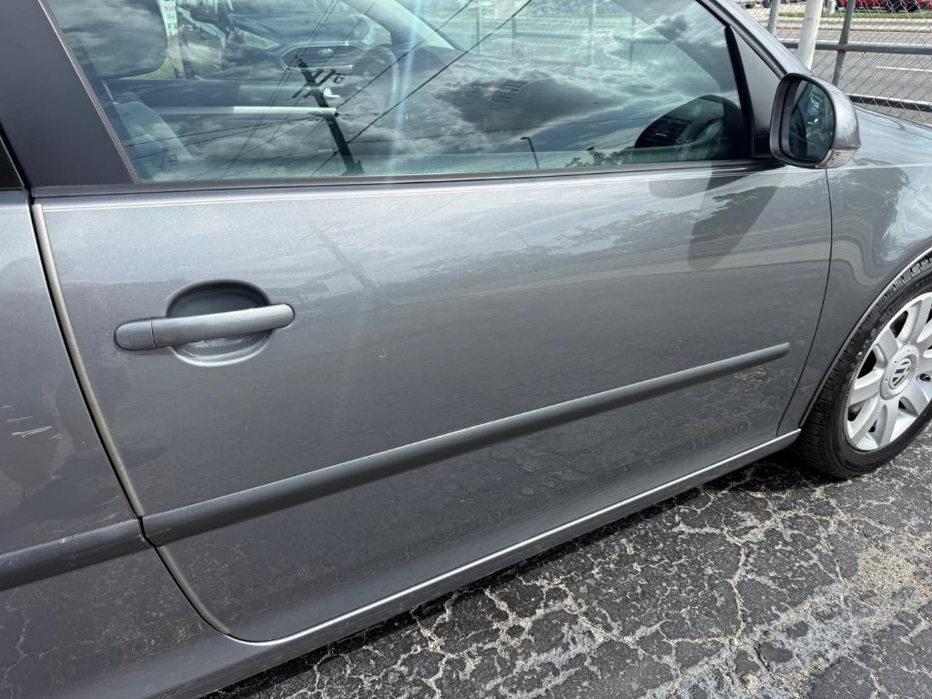 Used 2008 Volkswagen Rabbit S FWD image 4