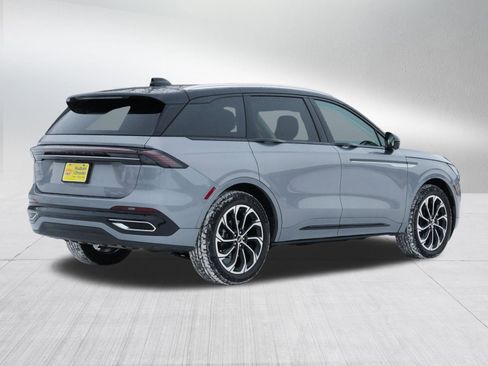 Used 2025 Lincoln Nautilus Reserve image 7