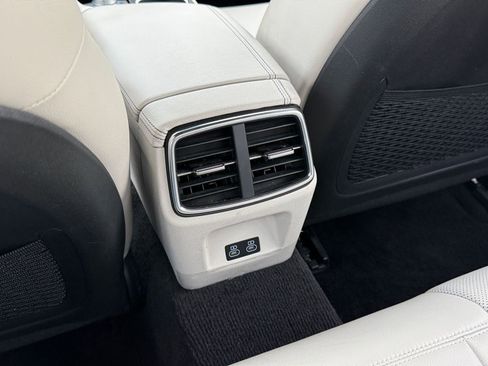 Used 2025 Genesis G70 2.5T image 25