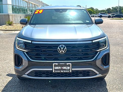 Used 2024 Volkswagen Atlas Cross Sport SE FWD image 11