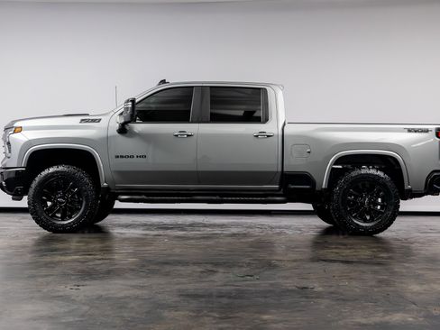 Used 2025 Chevrolet Silverado 3500 LT w/ Trail Boss Package AWD/4WD image 9
