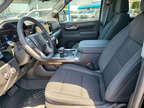 Certified 2024 Chevrolet Silverado 1500 LT Trail Boss w/ LPO, Dark Essentials Package AWD/4WD image 11
