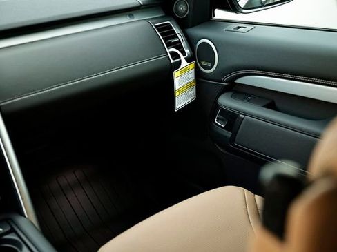 New 2026 Land Rover Discovery Limited Edition image 39