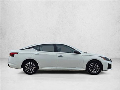 Used 2025 Nissan Altima 2.5 SV image 4