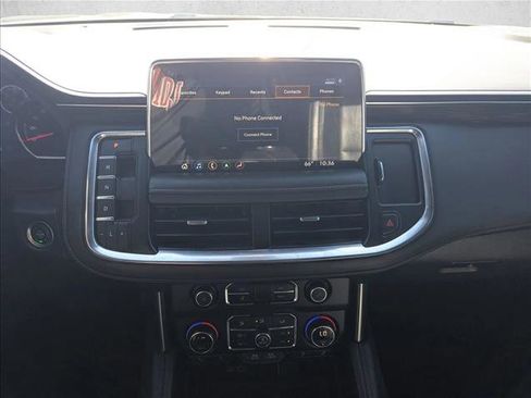 Used 2021 Chevrolet Suburban Z71 w/ Z71 Signature Package image 11