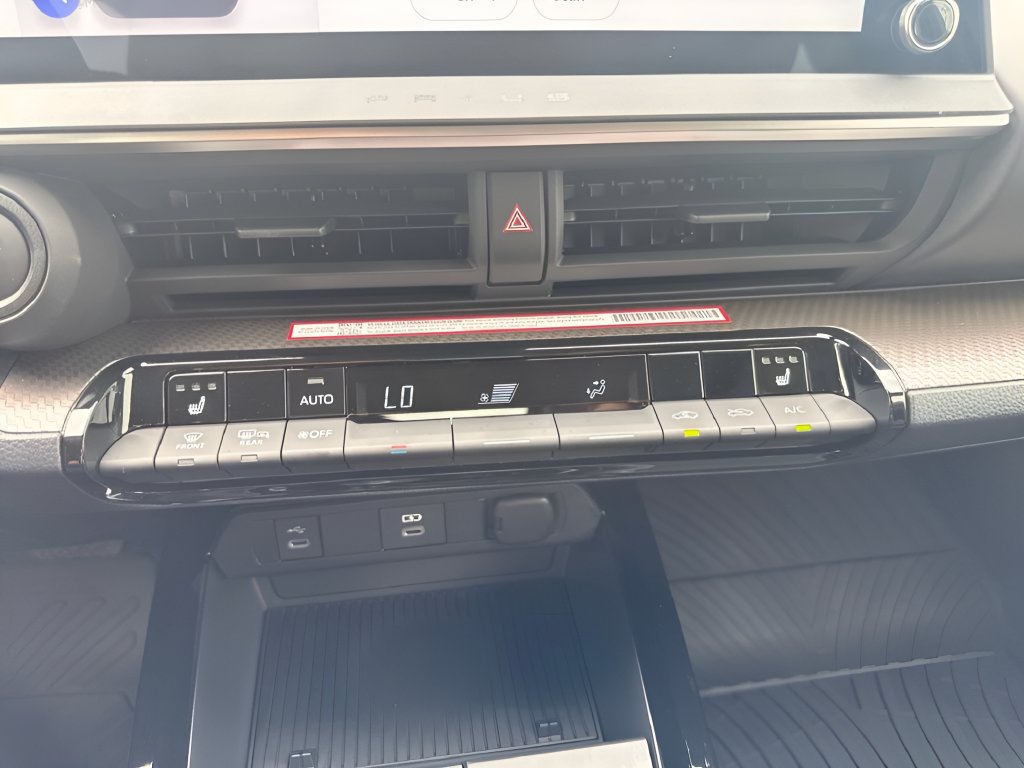 Used 2026 Toyota Prius XLE FWD image 12