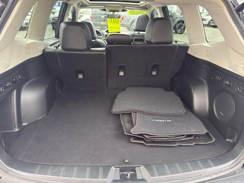 Used 2022 Subaru Forester Limited AWD/4WD image 19