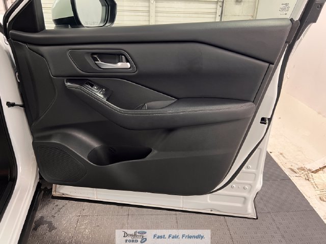 Used 2025 Nissan Rogue SV AWD/4WD image 37