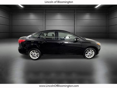 Used 2018 Ford Focus SE w/ Cold Weather Package image 8