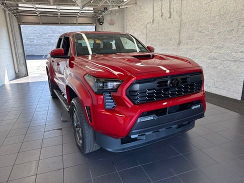 Used 2026 Toyota Tacoma TRD Sport AWD/4WD image 2