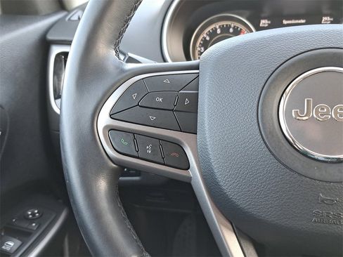 Used 2020 Jeep Cherokee Limited image 18