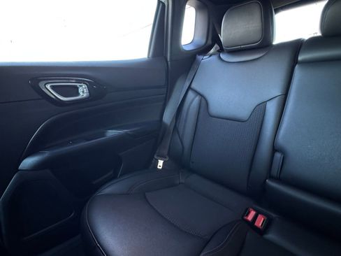 Used 2025 Jeep Compass Trailhawk image 38