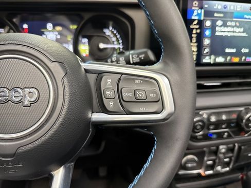Used 2024 Jeep Wrangler High Altitude image 18