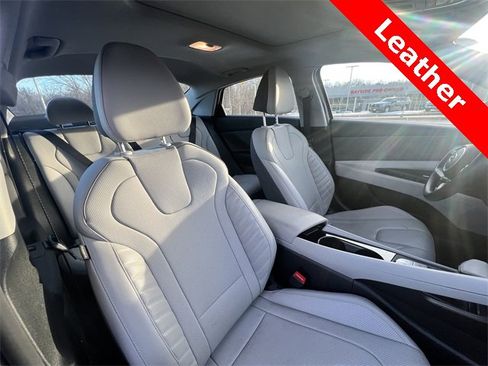 Used 2023 Hyundai Elantra Limited image 23