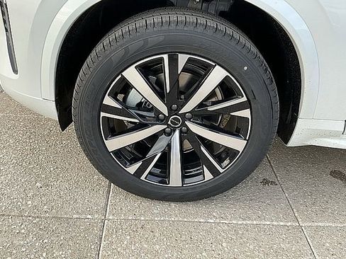 New 2026 Volvo XC90 B5 Core image 12