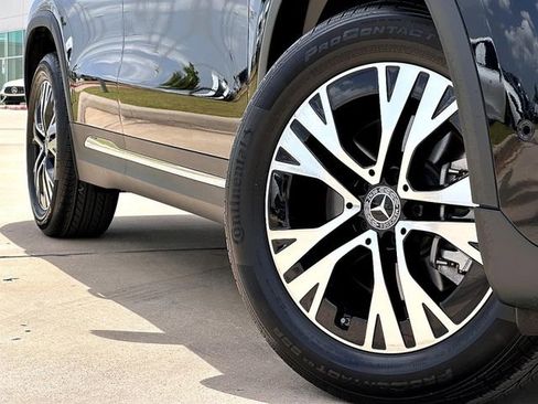 Certified 2025 Mercedes-Benz GLA 250 image 2