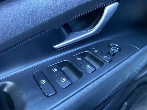 Certified 2025 Hyundai Elantra Limited image 23