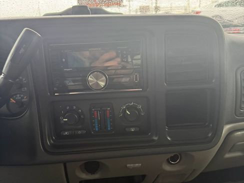 Used 2004 GMC Yukon SLE image 16