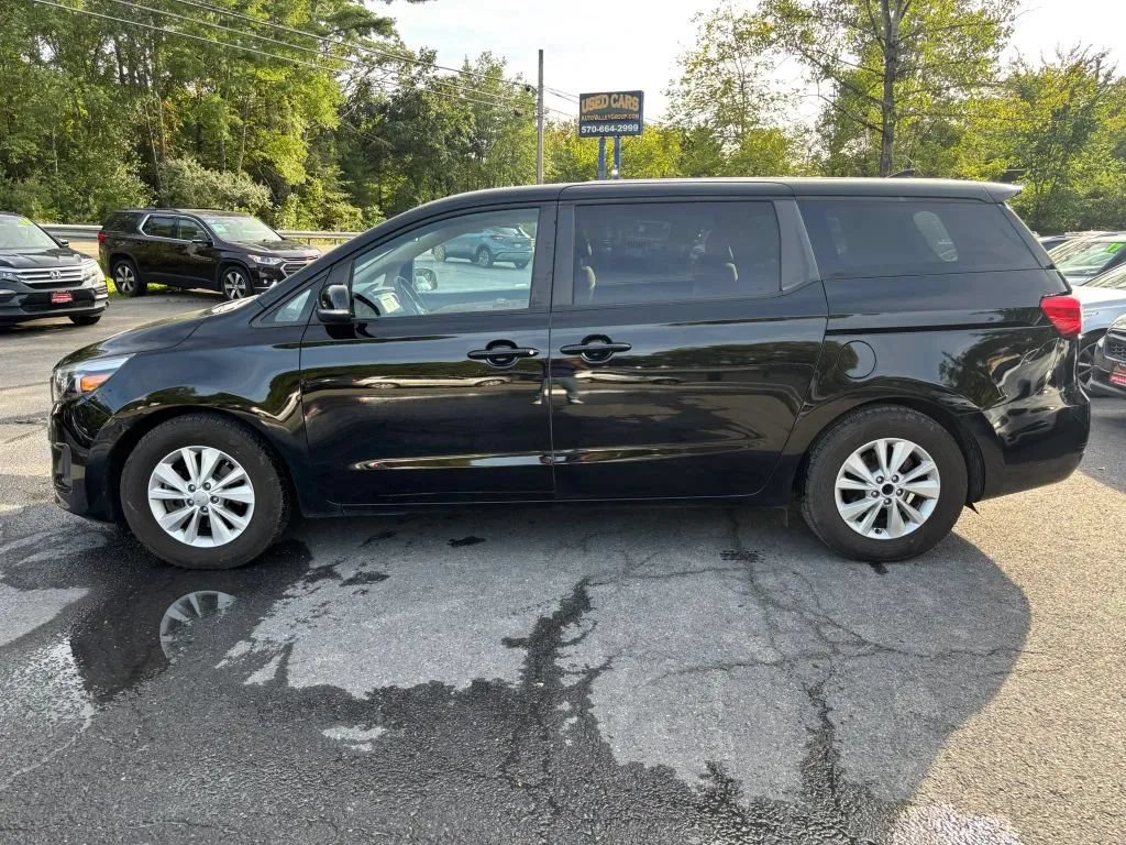 Used 2018 Kia Sedona LX FWD image 5