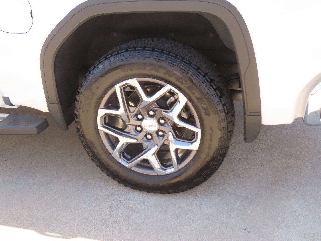 Used 2025 GMC Sierra 1500 SLT w/ SLT Premium Package AWD/4WD image 16