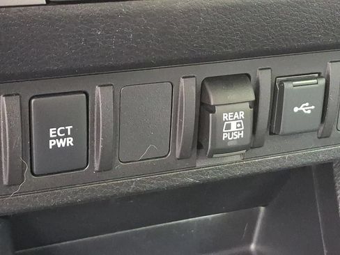 Used 2020 Toyota Tacoma SR5 AWD/4WD image 24