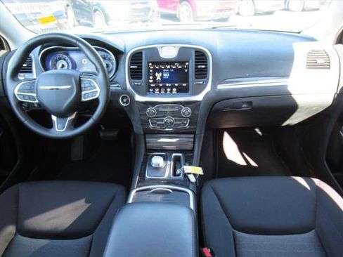 Used 2021 Chrysler 300 Touring w/ Chrome Appearance Package RWD image 12