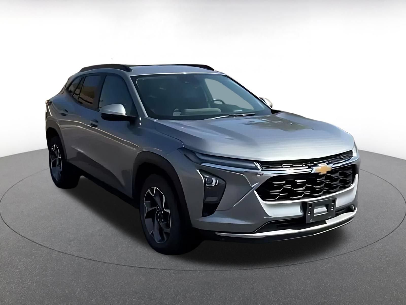 Used 2025 Chevrolet Trax LT w/ LT Convenience Package FWD image 3