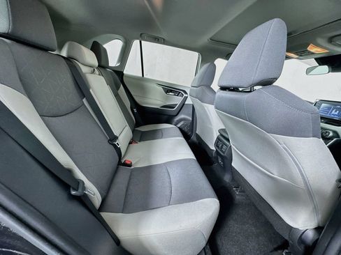 Used 2021 Toyota RAV4 XLE w/ Convenience Package AWD/4WD image 31