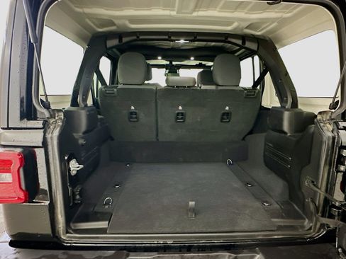 Used 2025 Jeep Wrangler Unlimited Sahara AWD/4WD image 29