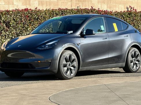 Used 2025 Tesla Model Y Long Range image 8
