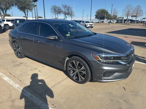 Used 2021 Volkswagen Passat 2.0T SE image 5