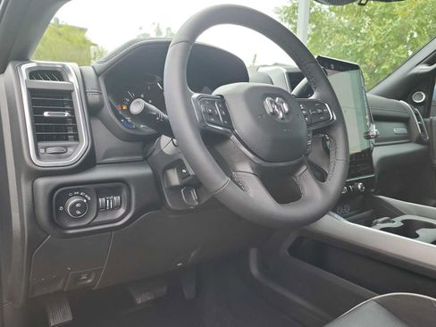 Used 2025 RAM 2500 Laramie AWD/4WD image 10