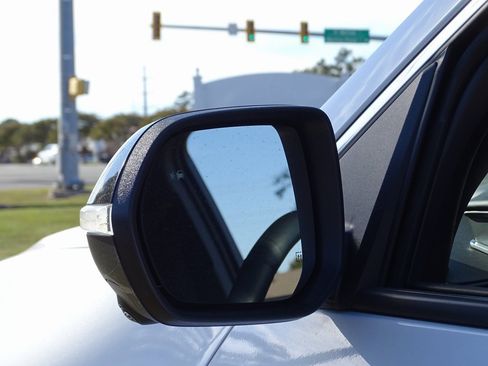 Used 2025 GMC Acadia Elevation image 15