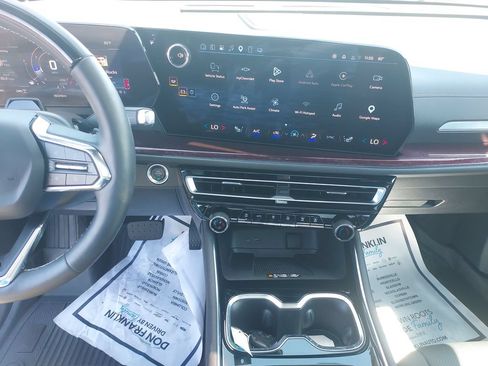 Used 2025 Chevrolet Traverse Z71 w/ Enhanced Driving Package AWD/4WD image 20
