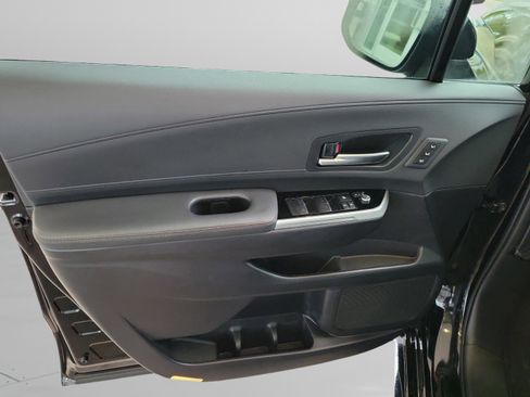 Used 2025 Toyota Sienna Limited image 26