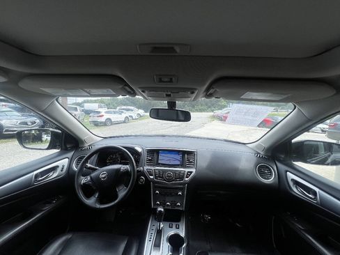 Used 2017 Nissan Pathfinder SL w/ SL Premium Package FWD image 13