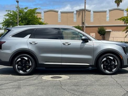 Used 2025 Kia Sorento EX AWD/4WD image 3