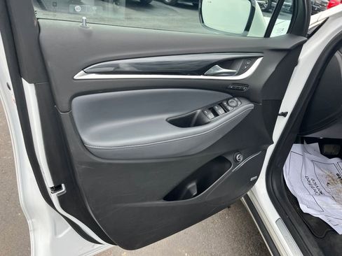 Used 2024 Buick Enclave Premium image 19