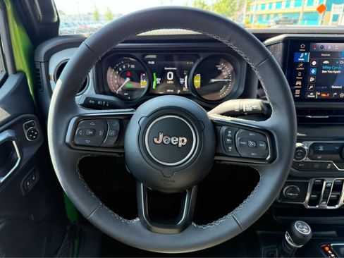 Used 2025 Jeep Wrangler Sport S image 17