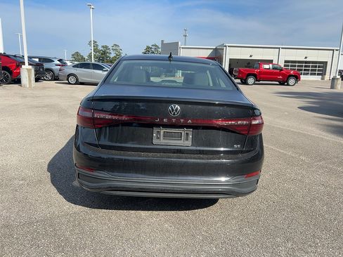 Used 2025 Volkswagen Jetta SE FWD image 3