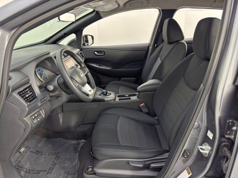 Used 2025 Nissan Leaf S image 15