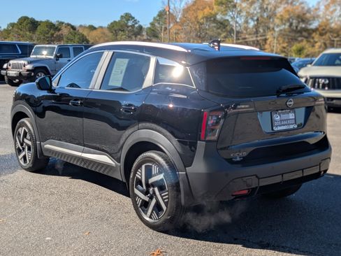 Used 2025 Nissan Kicks SV w/ SV Premium Package image 7