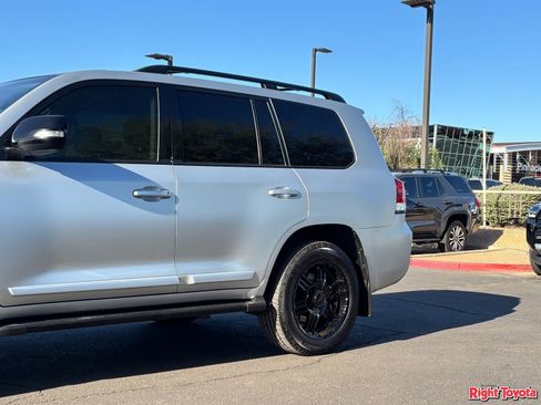 Used 2017 Toyota Land Cruiser AWD/4WD image 8