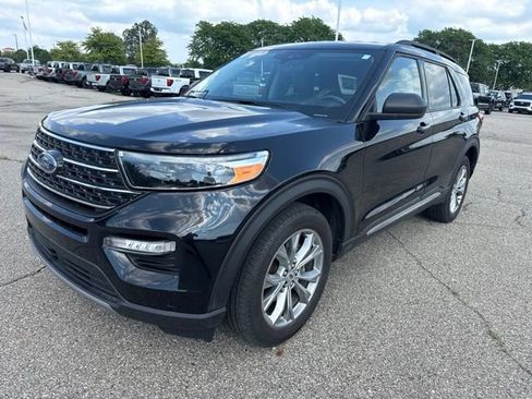 Used 2023 Ford Explorer XLT w/ Equipment Group 202A AWD/4WD image 2