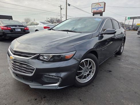 Used 2018 Chevrolet Malibu LT image 2