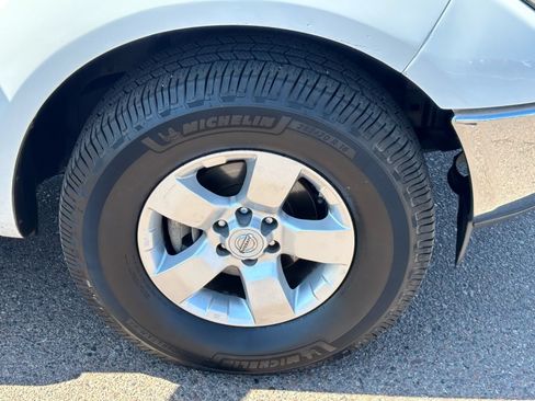 Used 2009 Nissan Frontier SE w/ SE Value Truck Pkg RWD image 8