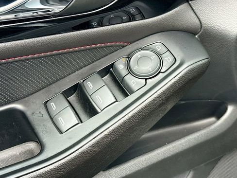 Used 2023 Chevrolet Traverse RS image 18