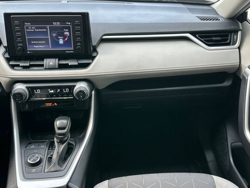 Used 2021 Toyota RAV4 XLE AWD/4WD image 31